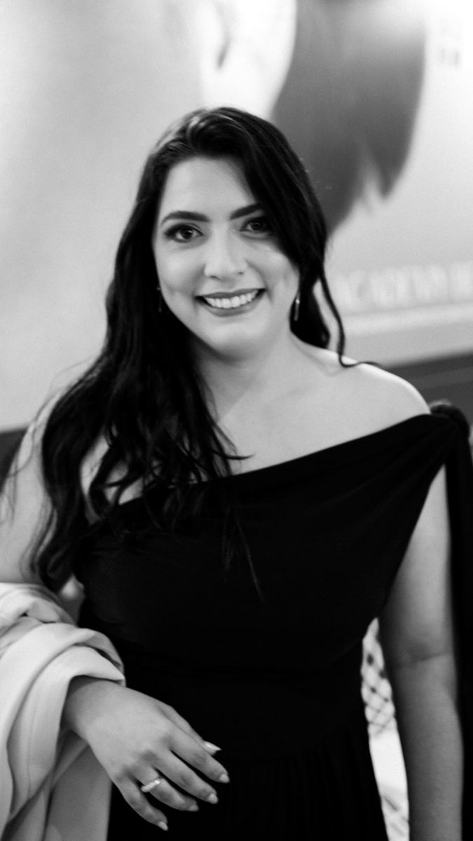 Retrato em preto e branco de Alana Karine